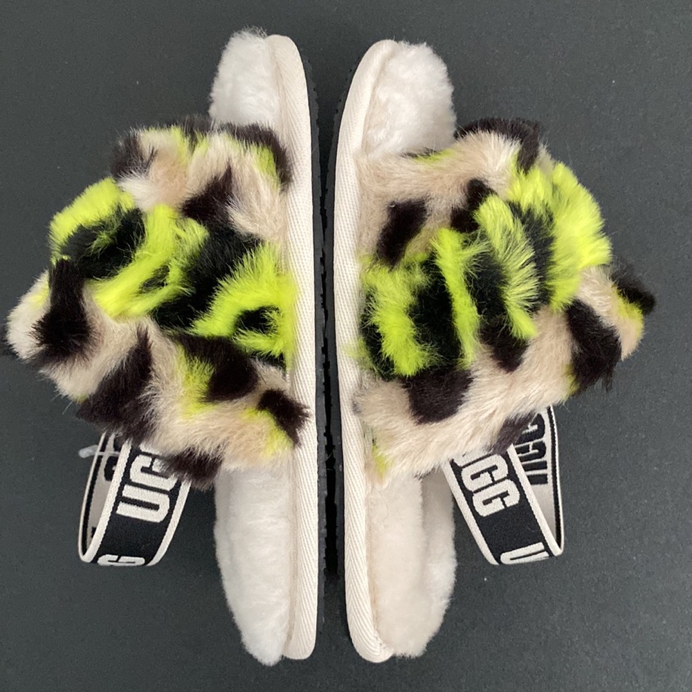 NWOT GIRLS UGG FLUFF YEAH SLIPPERS